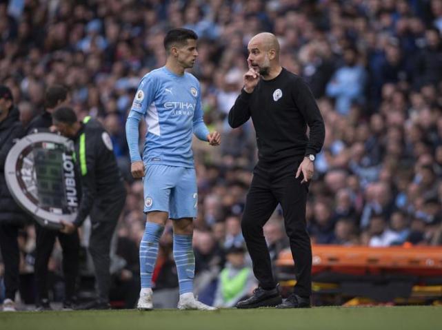 利物浦名宿与多特蒙德展开深度交流的简单介绍