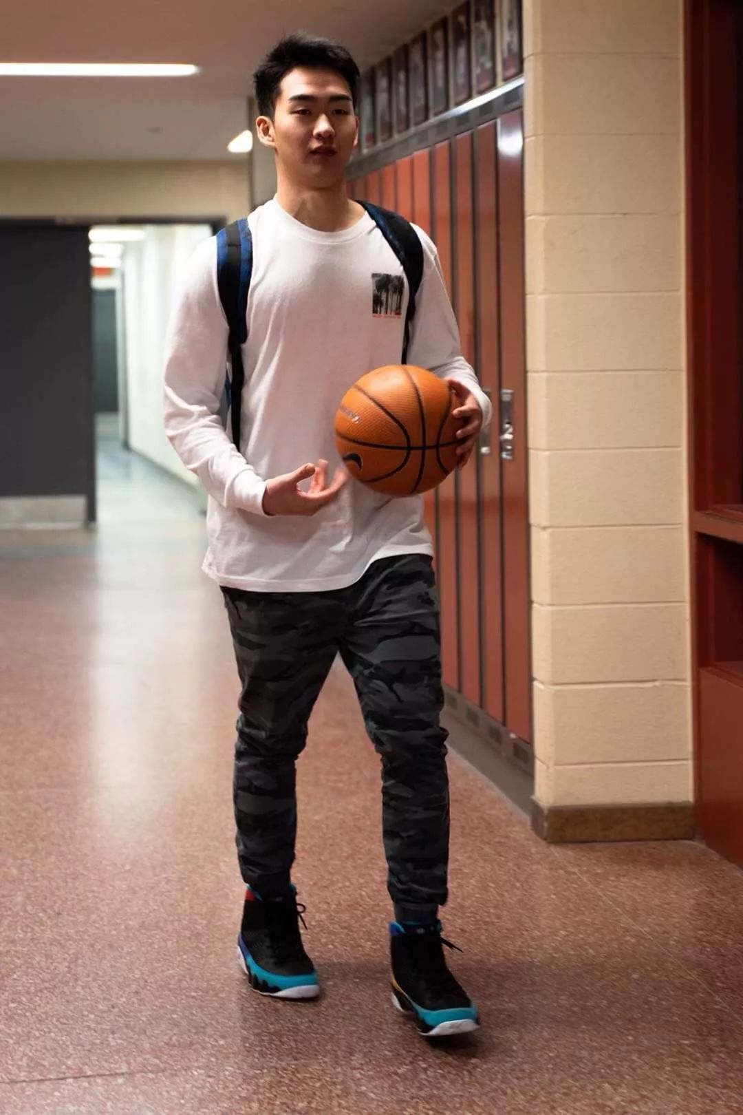 大发娱乐平台-包含东南亚篮球赛决赛激烈，新星球员崭露头角的词条