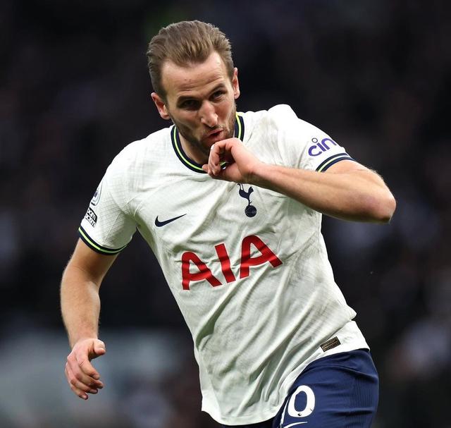 弗莱堡年轻球员崭露头角，引发转会市场热议的简单介绍